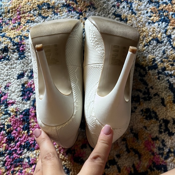 David’s Bridal Scalloped Layla Heels - Picture 5 of 9